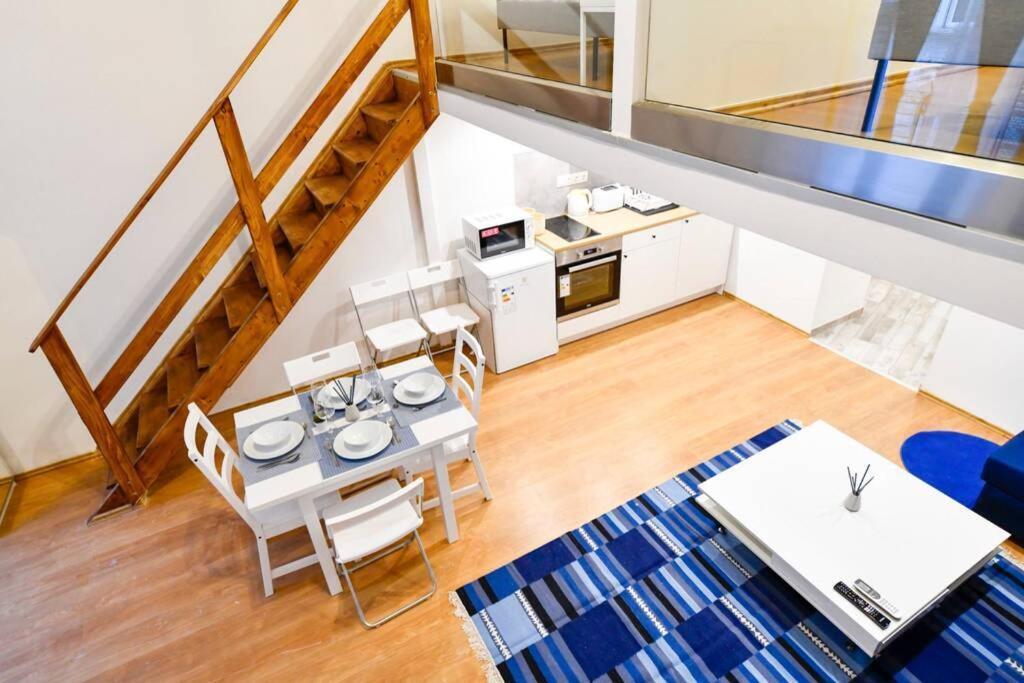 Cosy Two Bedroom Flat In Rottenbiller Str,Sky Boedapest Buitenkant foto