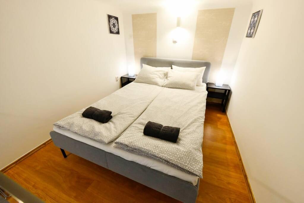 Cosy Two Bedroom Flat In Rottenbiller Str,Sky Boedapest Buitenkant foto